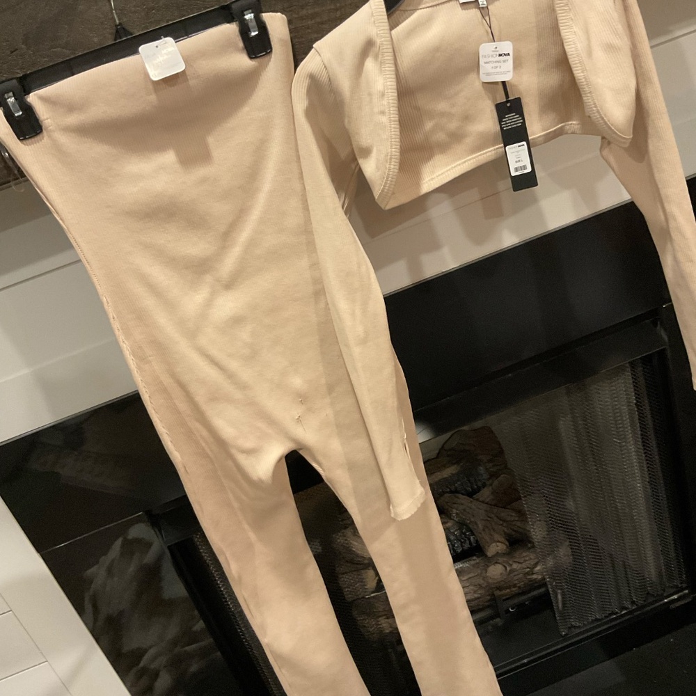 Ribbed Jumpsuit & Shrug Two-Piece Set • Large • NWT (Minor Flaws) - Picture 3 of 5